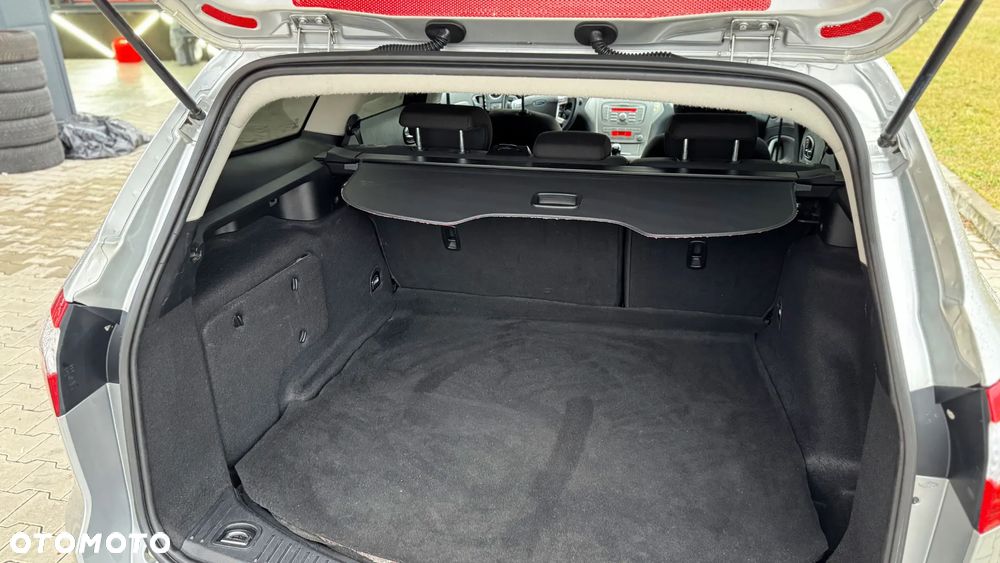 Ford Mondeo 2.0 Ambiente - 24