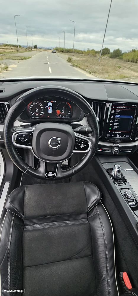 Volvo XC 60 2.0 T8 PHEV R-Design AWD - 18