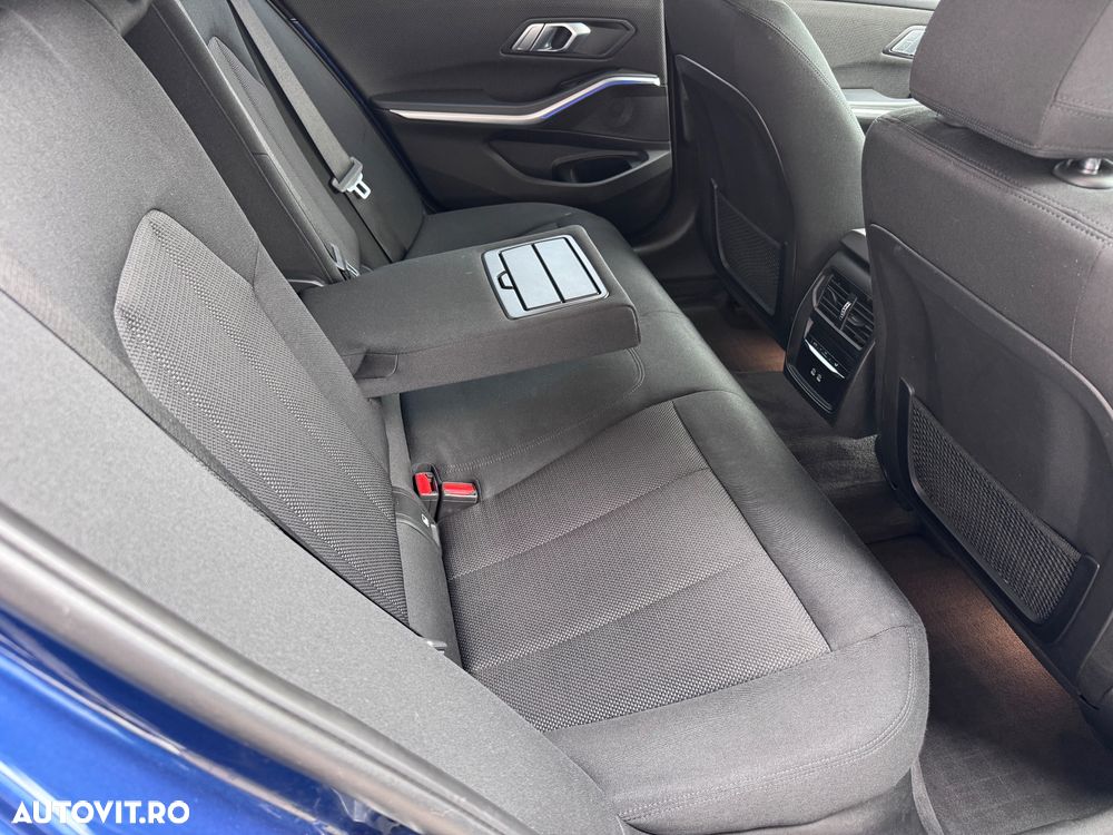 BMW Seria 3 320i AT - 26