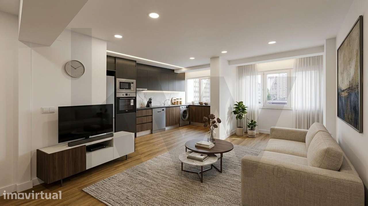 Apartamento T3 totalmente remodelado, localizado na Praça da Independê
