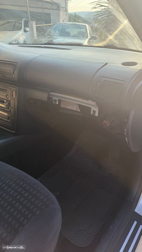 VW Passat 1.9 TDi Trendline - 12