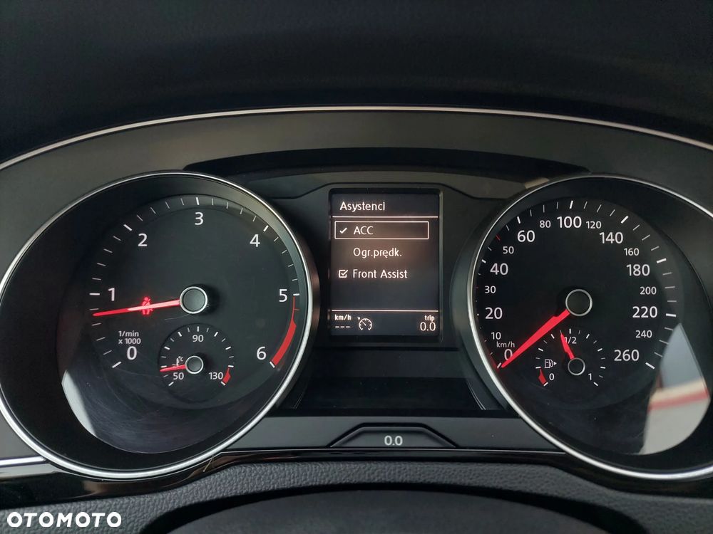 Volkswagen Passat - 25