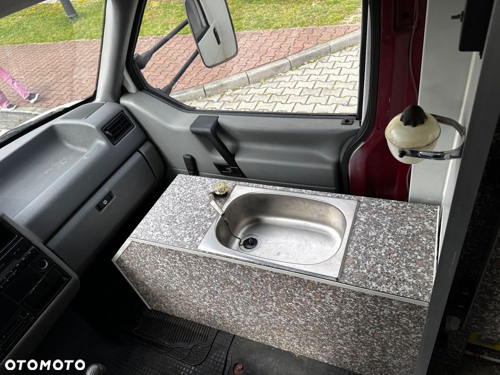 Volkswagen Transporter - 11