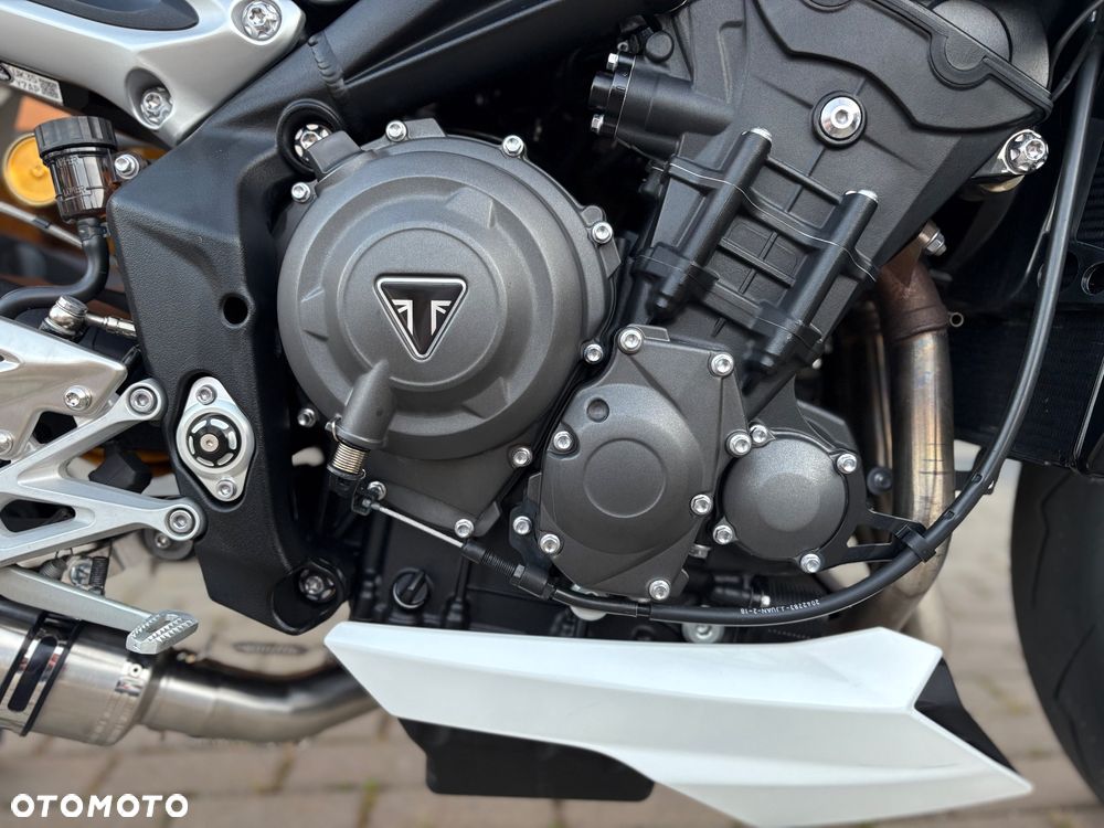 Triumph Street Triple - 16