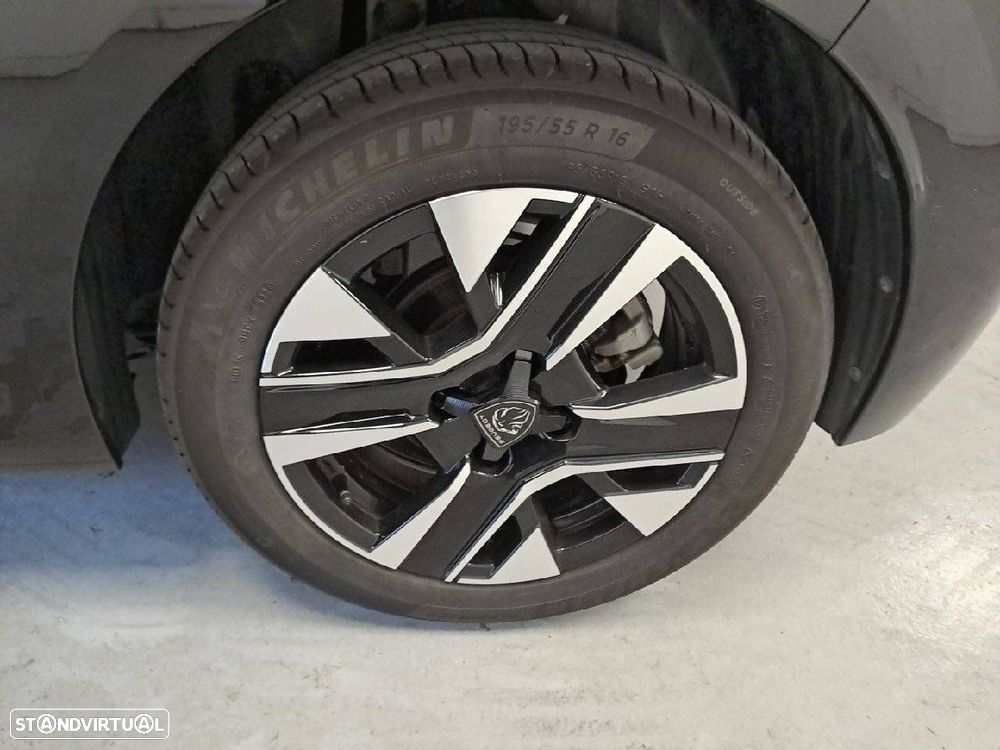 Peugeot 208 1.2 Hybrid Allure e-DCS6 - 11