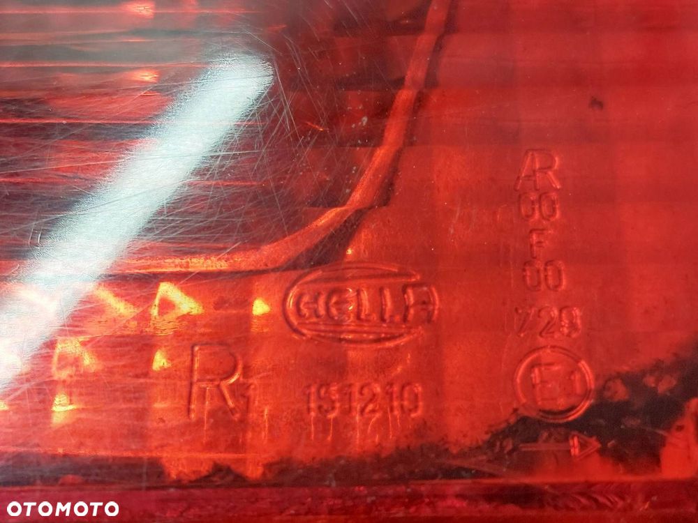 LAMPA LEWY TYŁ + PRAWY TYŁ W BŁOTNIK W KLAPĘ CARISMA I FL LIFT HB 5D HELLA - 5
