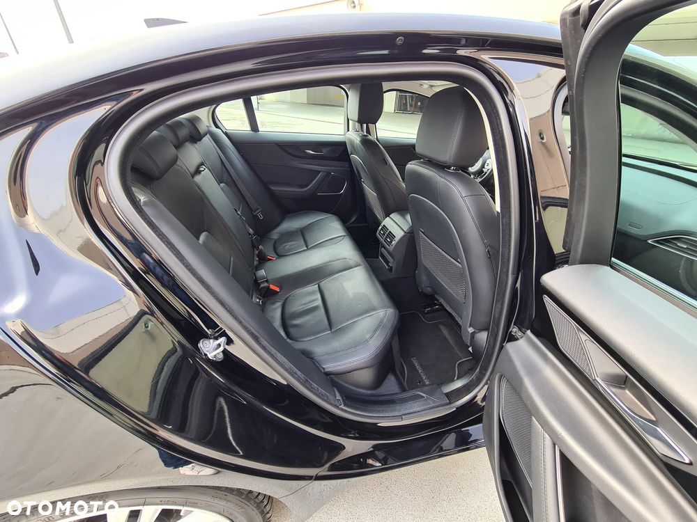 Jaguar XE D200 SE - 14