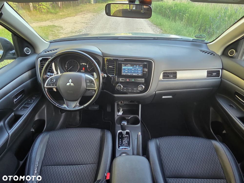 Mitsubishi Outlander 2.0 Intense 4WD CVT - 23