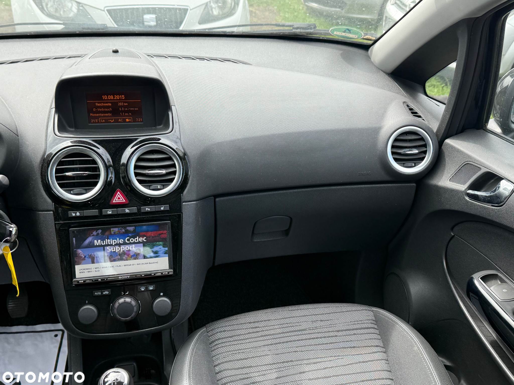 Opel Corsa 1.4 16V Innovation - 11