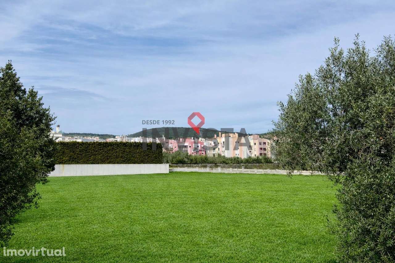 Lote de terreno com 1.967,45 m2 na Quinta do Serpa - Grande imagem: 2/4