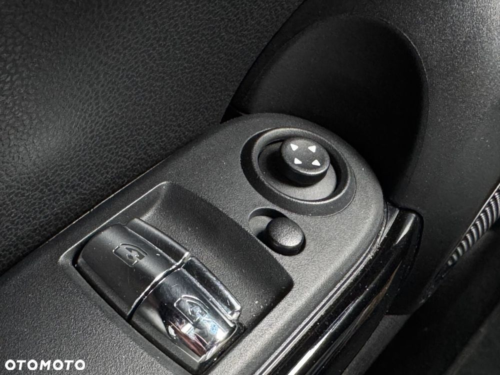 MINI John Cooper Works - 25