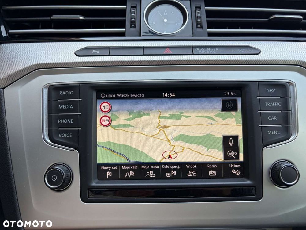 Volkswagen Passat Variant 2.0 TDI SCR DSG BlueMotion Comfortline - 19