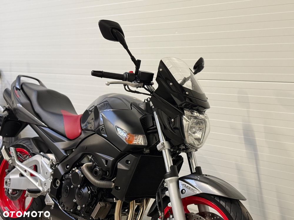 Suzuki GSR - 8