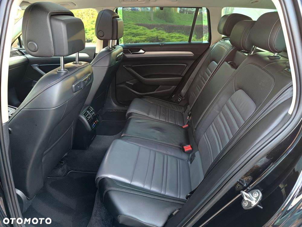 Volkswagen Passat Variant 2.0 TDI SCR DSG 4Motion Business - 31