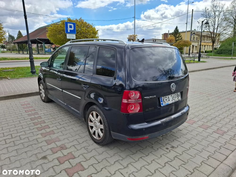 Volkswagen Touran 1.9 TDI DPF Highline DSG - 3