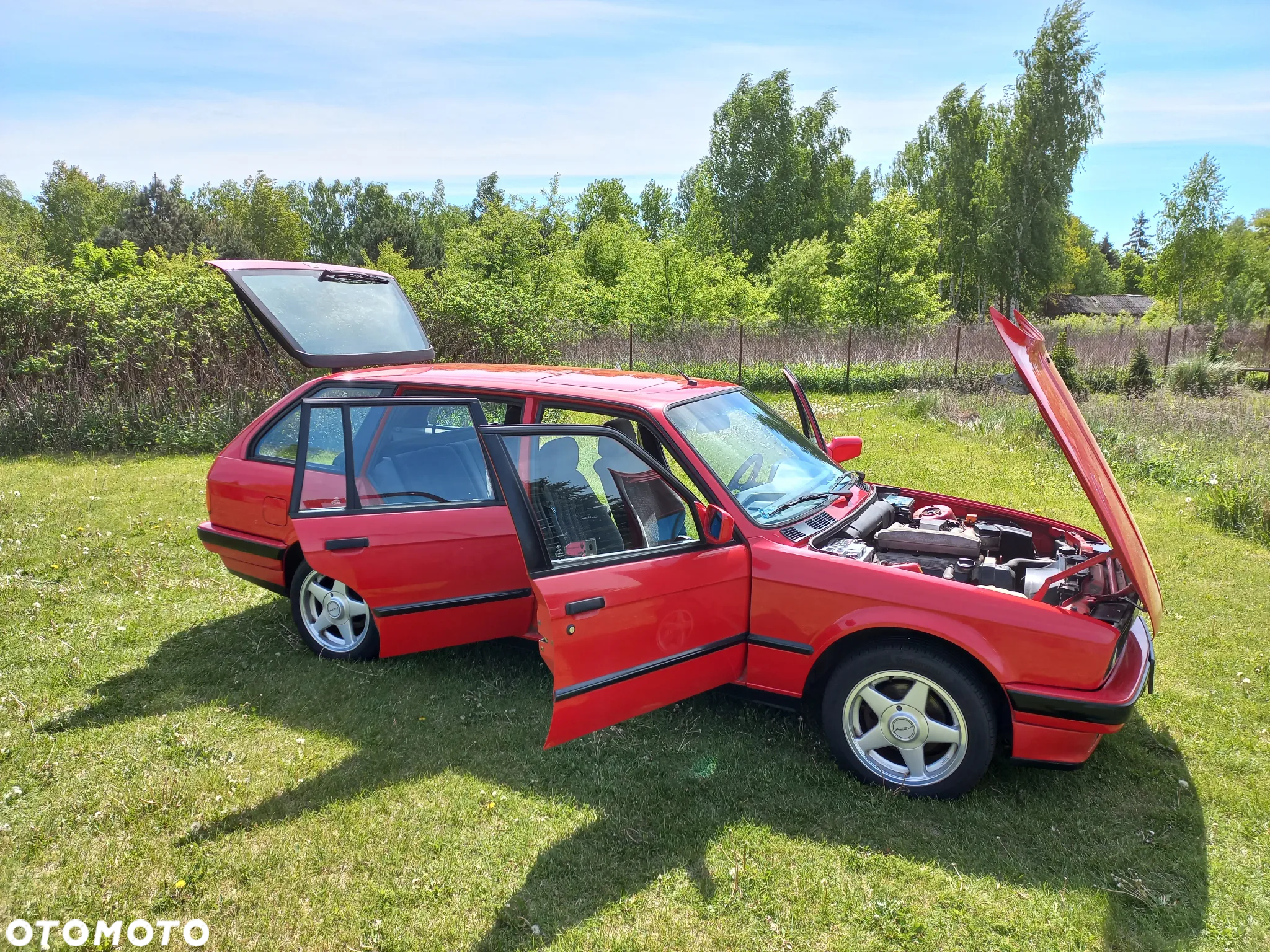 BMW Seria 3 318i Touring - 12