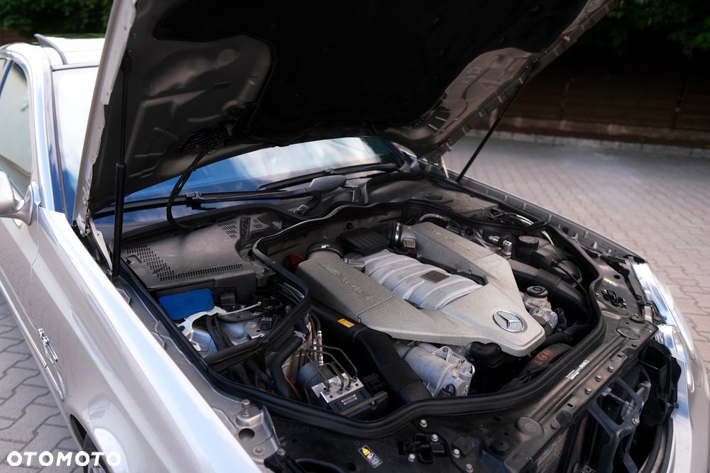 Mercedes-Benz Klasa E 63 AMG - 40