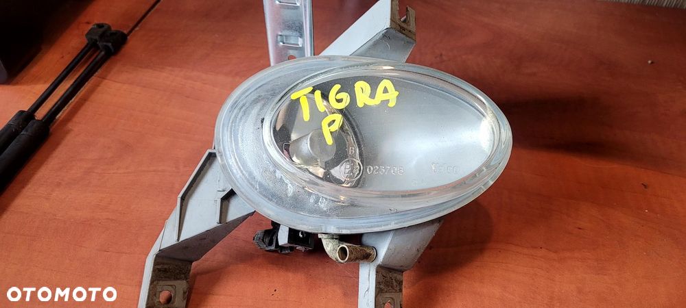 OPEL TIGRA 94-01 HALOGEN PRAWY - 1