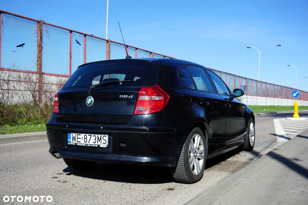 BMW Seria 1 118d DPF - 12