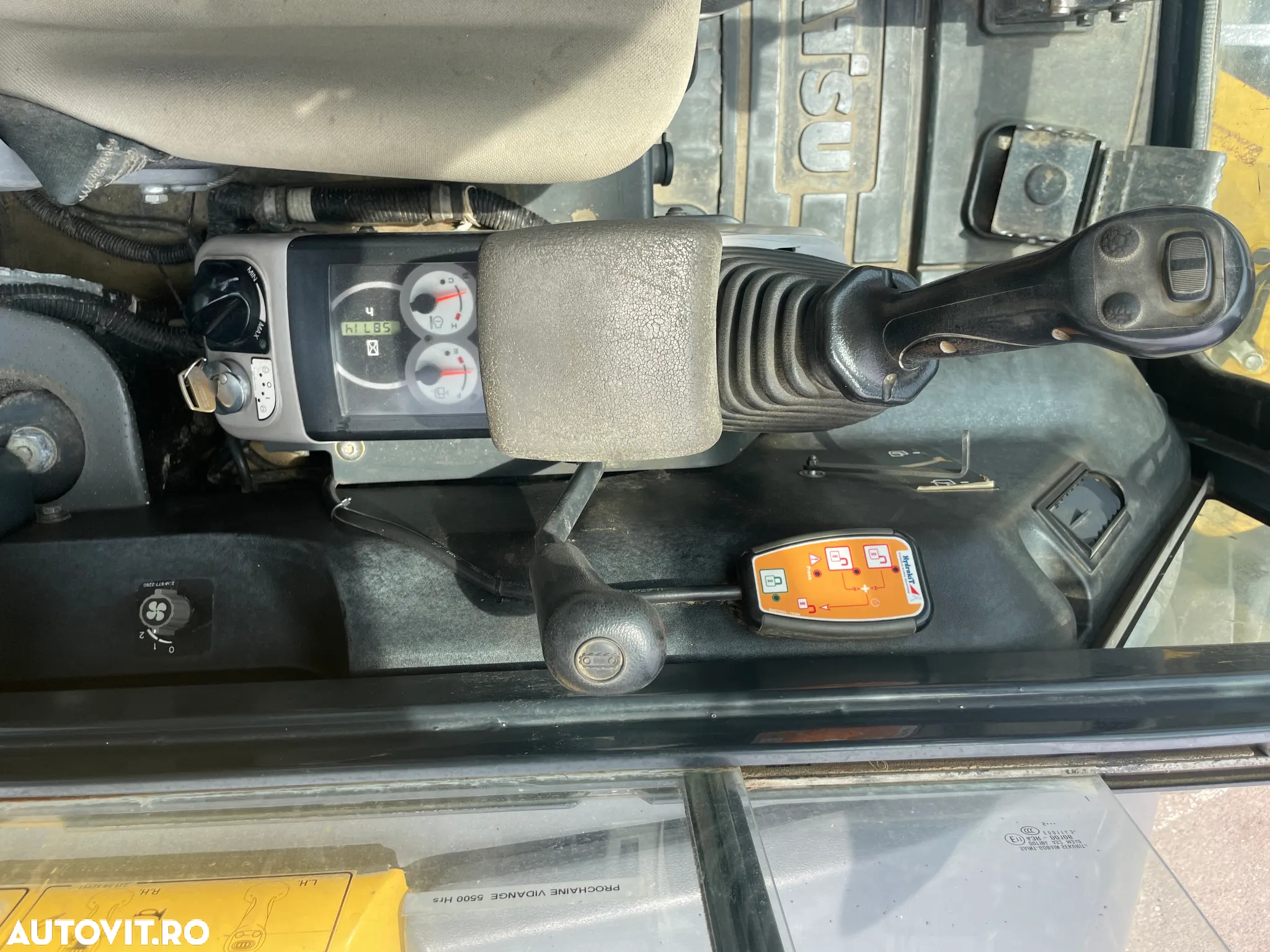 Komatsu PC55MR-3 - 7