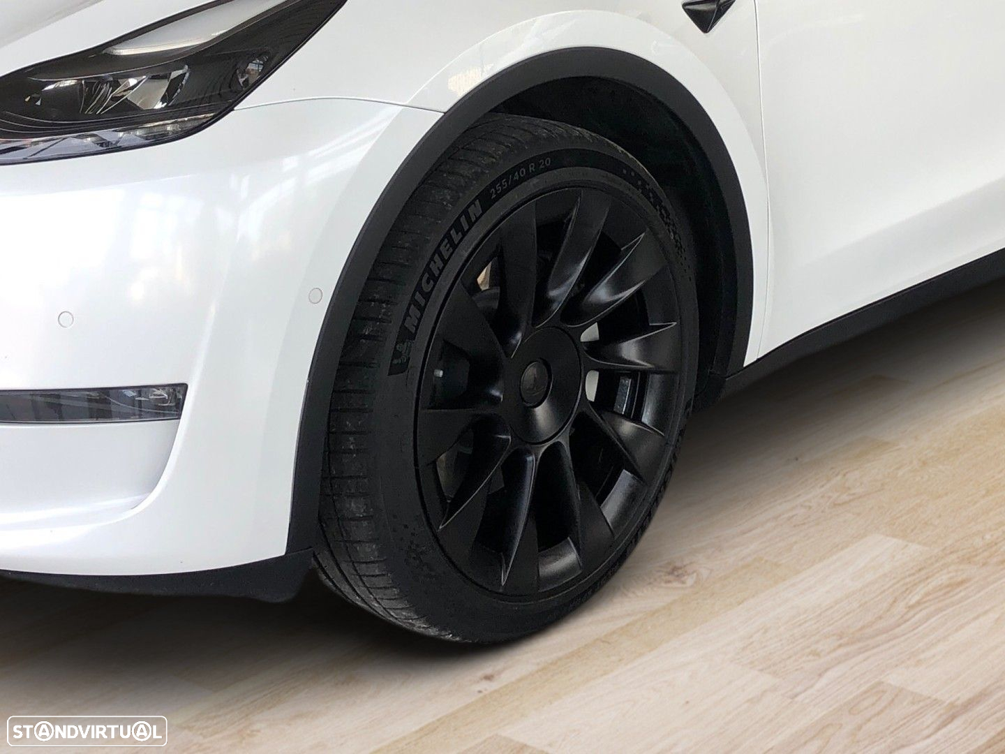 Tesla Model Y - 9