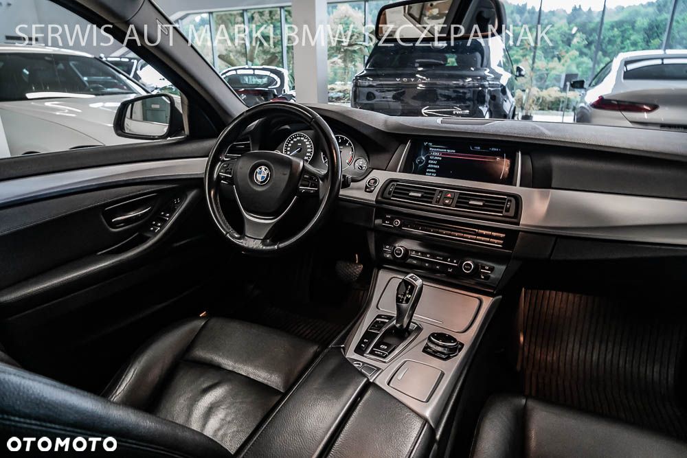 BMW Seria 5 520d xDrive - 24