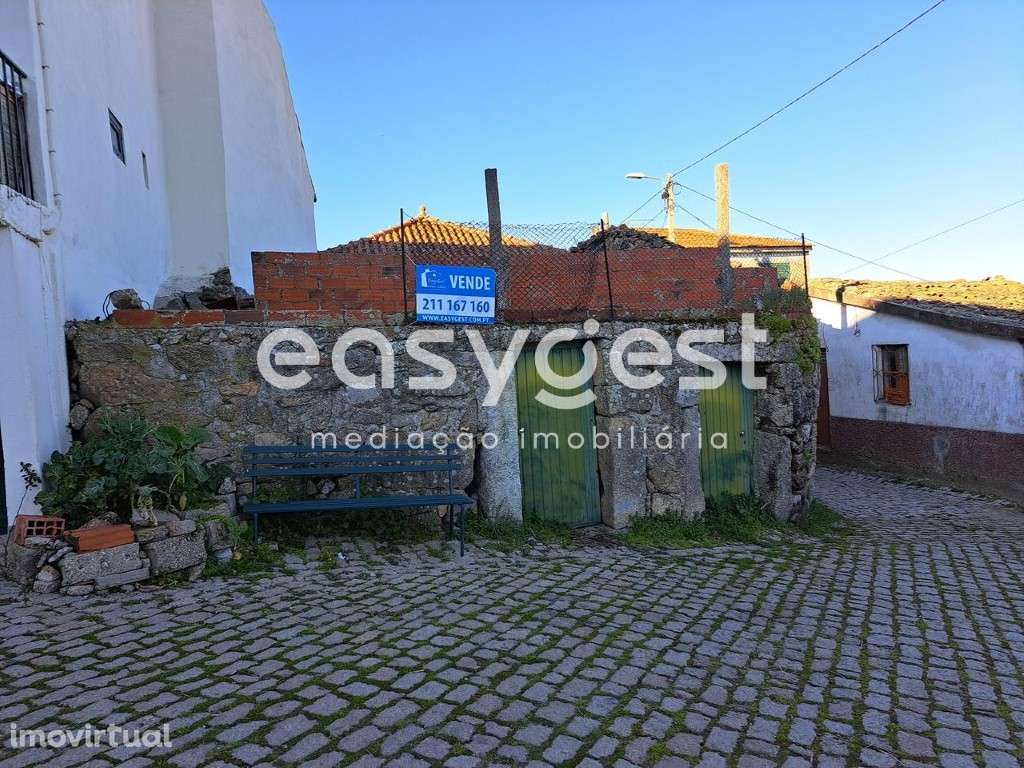 Moradia para recuperar na aldeia de Castedo, Torre de Moncorvo. - Grande imagem: 2/15