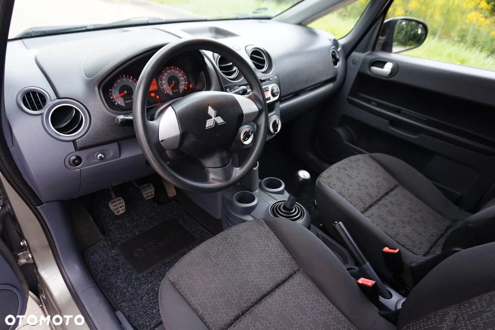 Mitsubishi Colt - 24
