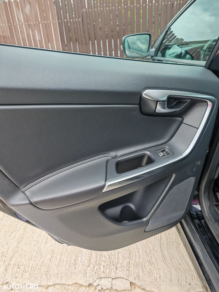 Volvo XC 60 D5 AWD Start-Stop Summum - 3