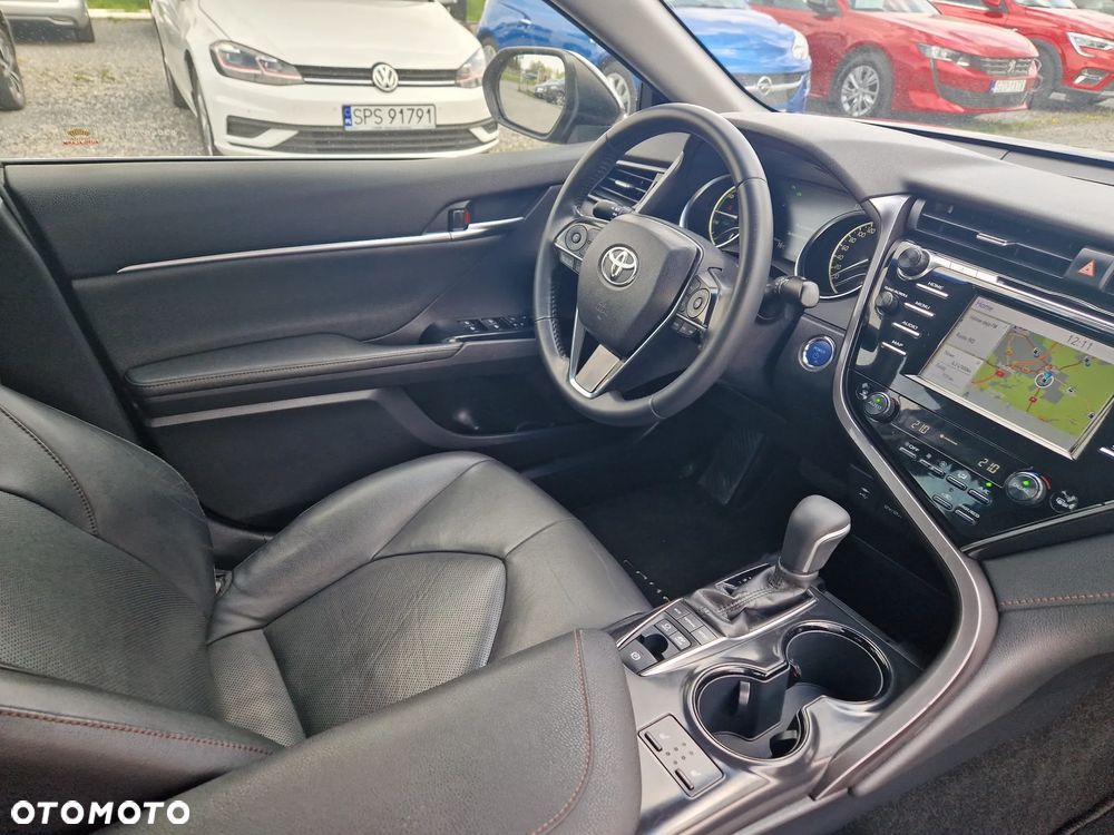 Toyota Camry Luxury - 32