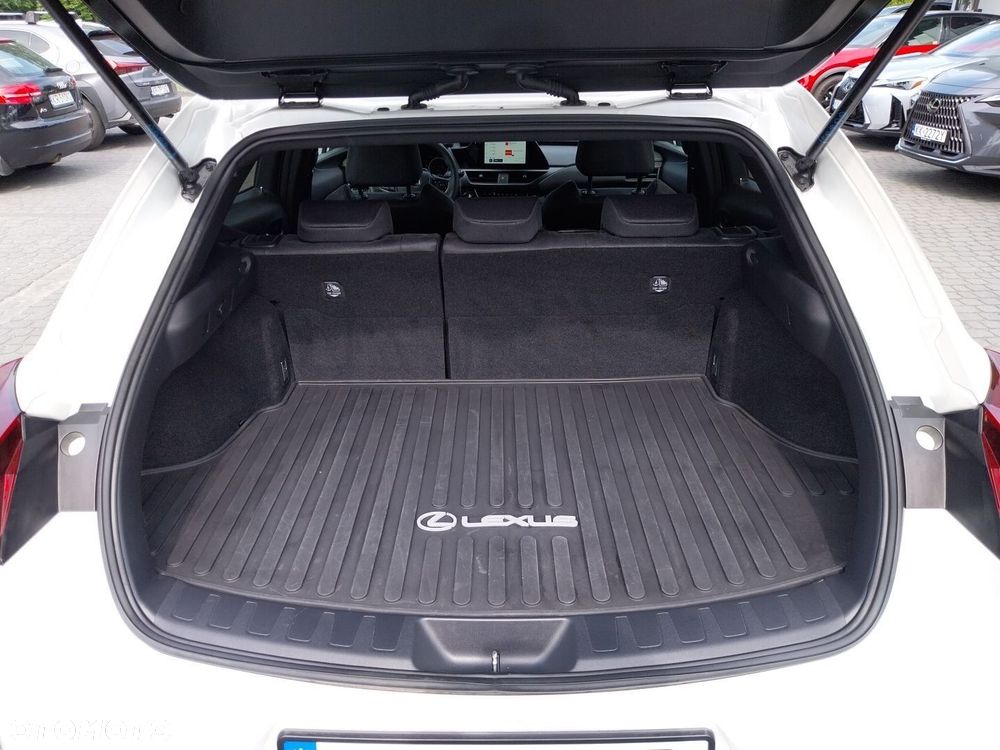 Lexus UX 300h Business - 27