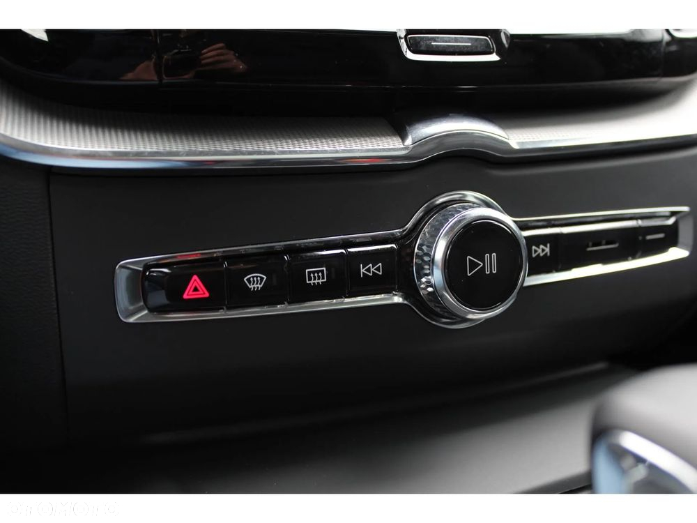 Volvo XC 60 B5 B AWD Plus Dark - 21
