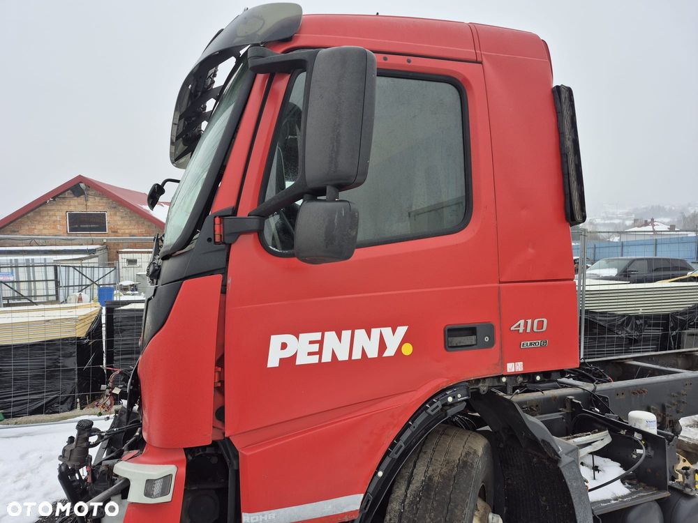 Kabina VOLVO FM/FMX euro6 lekko uszkodzona - 4