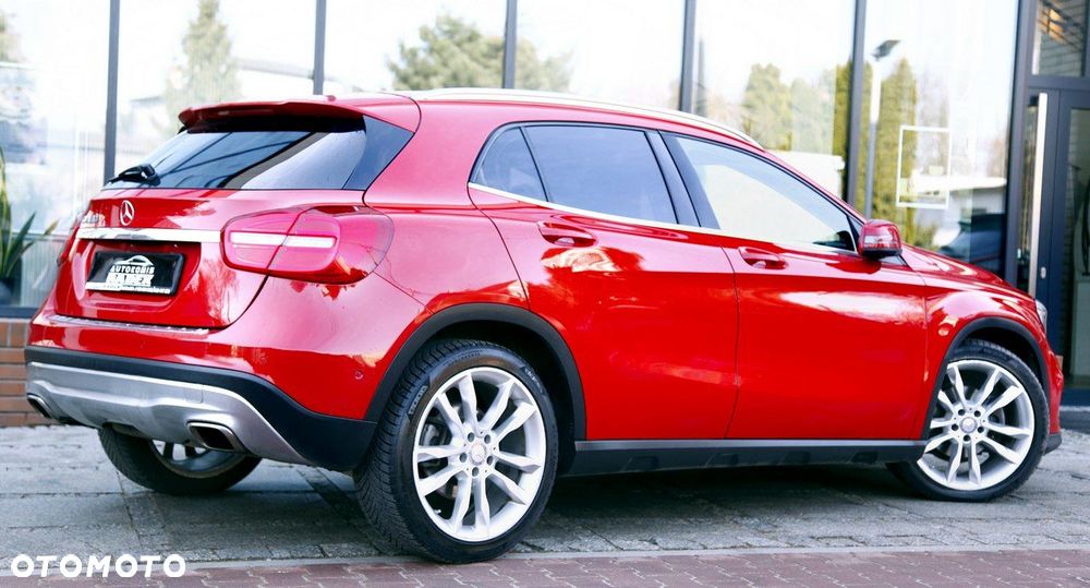 Mercedes-Benz GLA 180 7G-DCT Style - 7