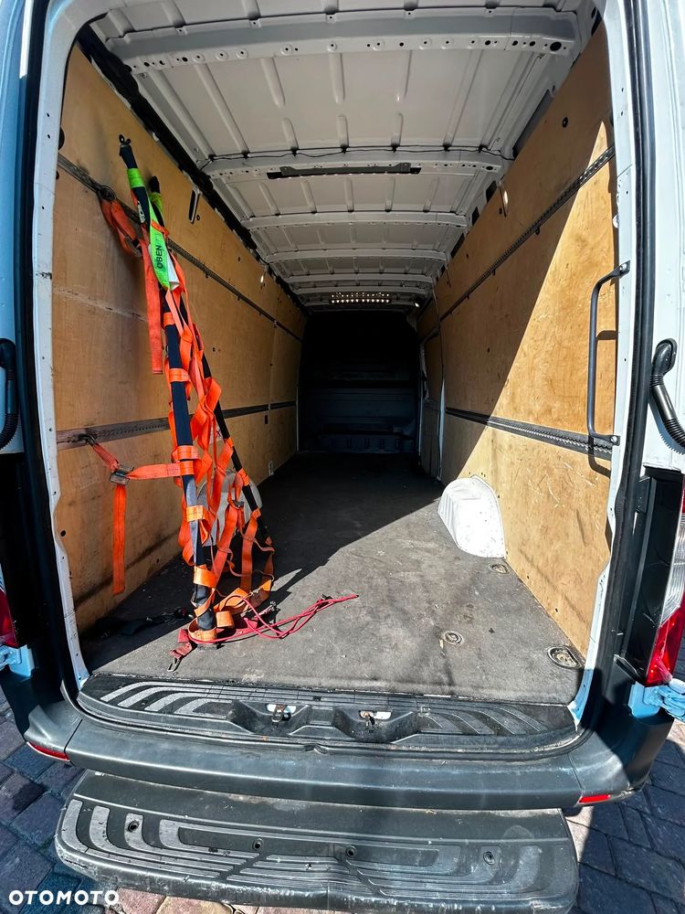 Mercedes-Benz Sprinter - 9