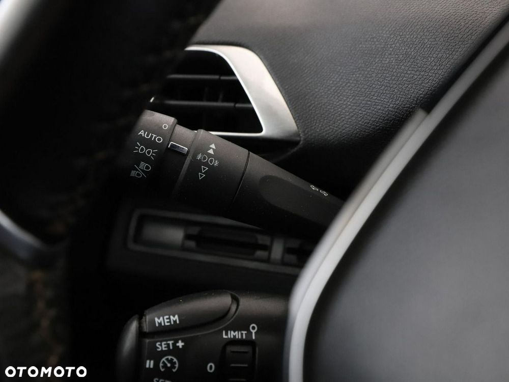 Peugeot 3008 2.0 BlueHDi Allure S&S - 36