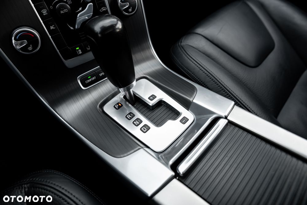 Volvo S60 D5 AWD Geartronic RDesign - 34