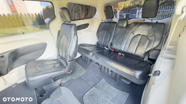 Chrysler Pacifica - 26