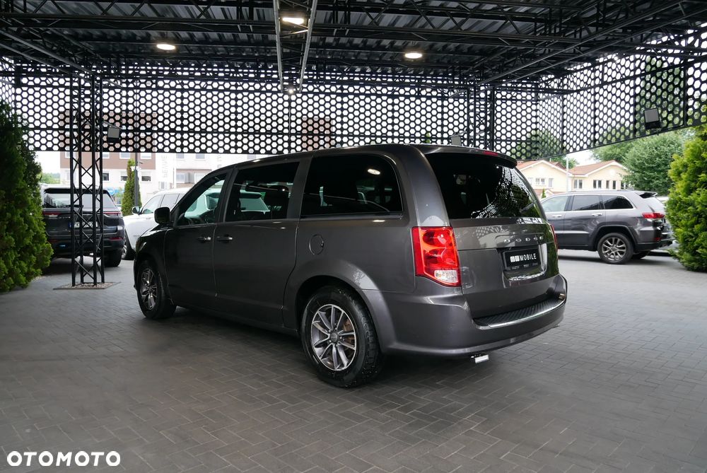Dodge Grand Caravan - 4