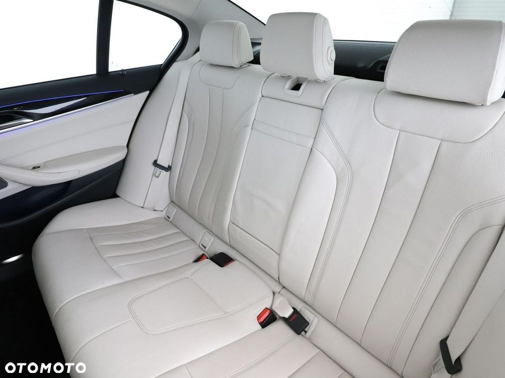 BMW Seria 5 530e iPerformance xDrive Luxury Line - 19