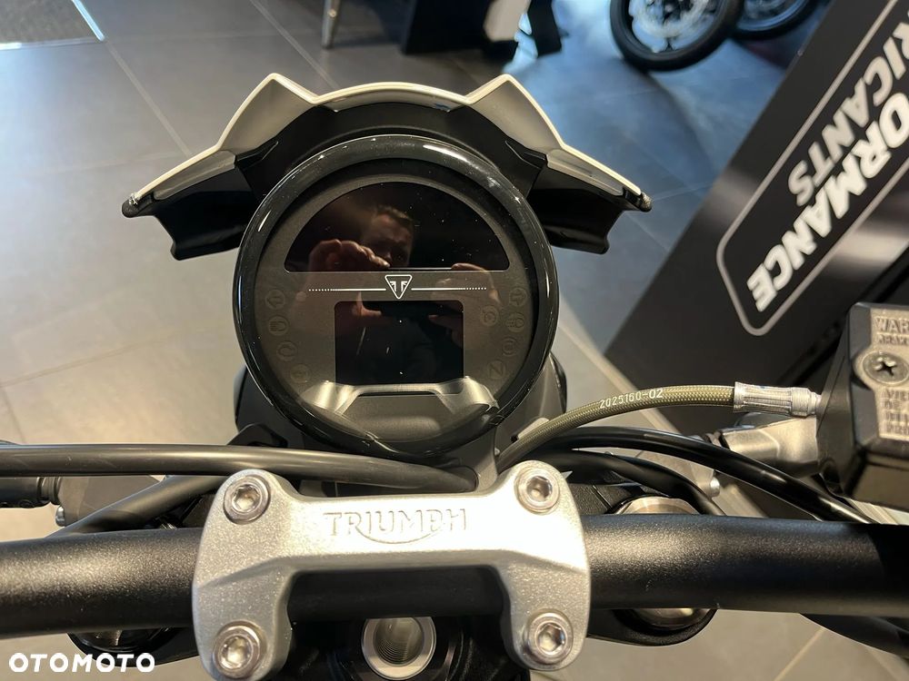 Triumph Trident - 22