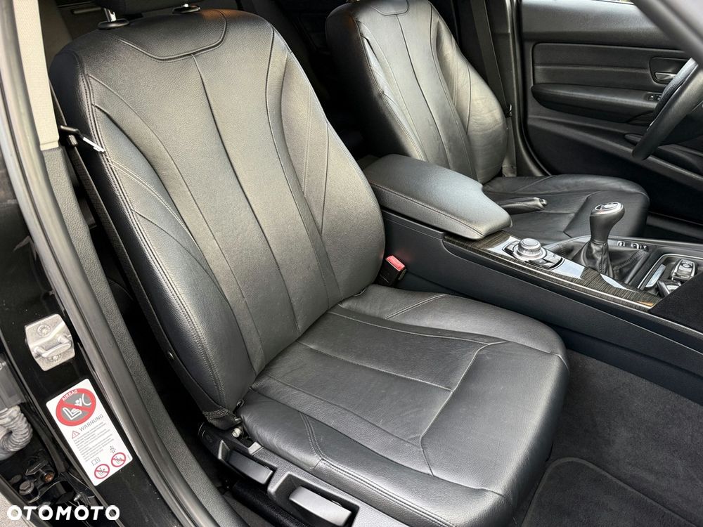 BMW Seria 3 320d xDrive - 16