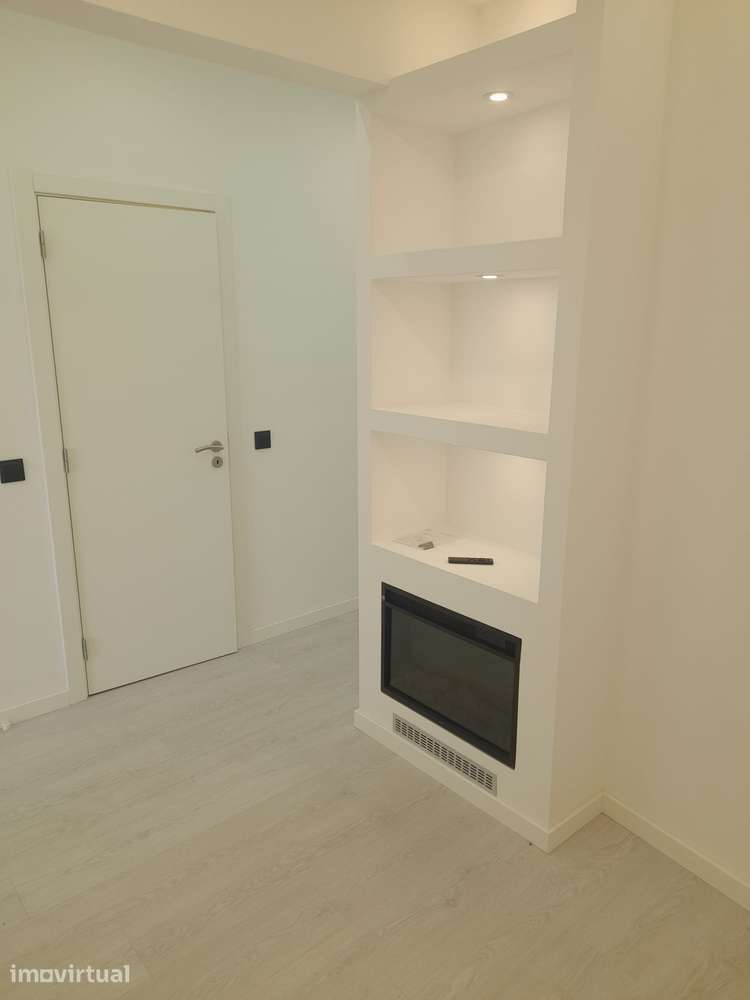 Apartamento T1+1 com terraço e lavandaria no Barreiro - Grande imagem: 5/25