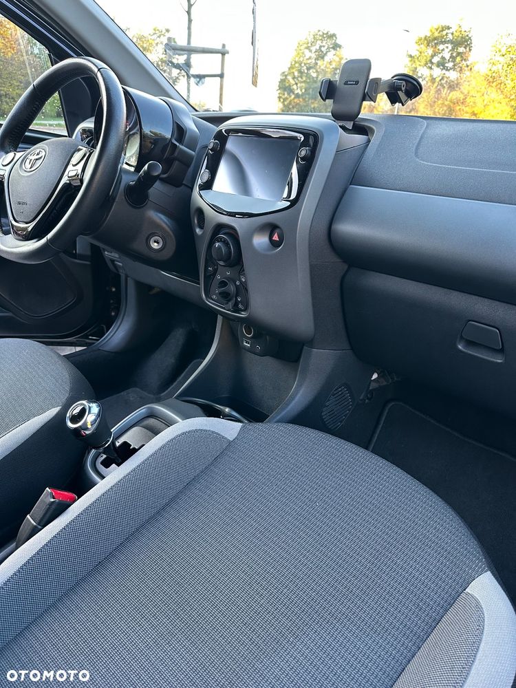 Toyota Aygo x.shift x-play connect - 4