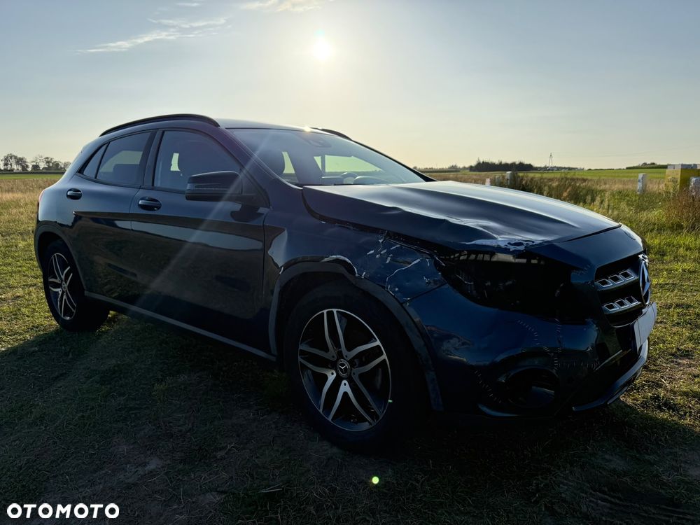 Mercedes-Benz GLA 200 7G-DCT Activity Edition - 36