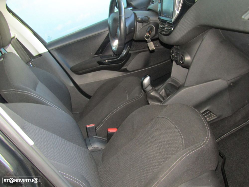 Peugeot 208 1.2 PureTech Style - 12
