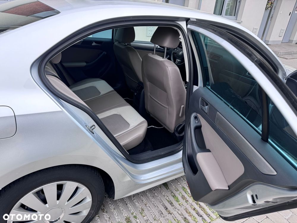 Volkswagen Jetta 2.0 TDI Comfortline - 7