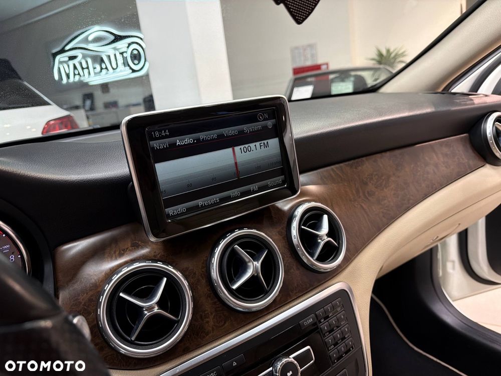 Mercedes-Benz GLA 250 7G-DCT SCORE - 38