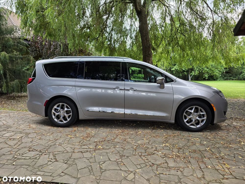 Chrysler Pacifica - 8