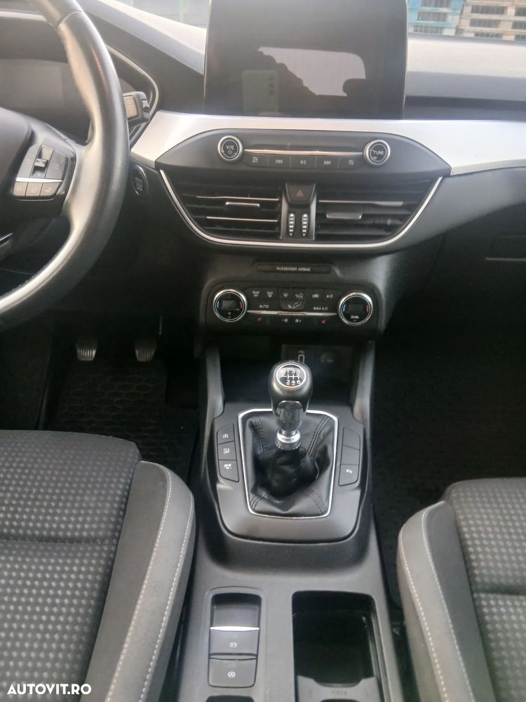 Ford Focus - 8